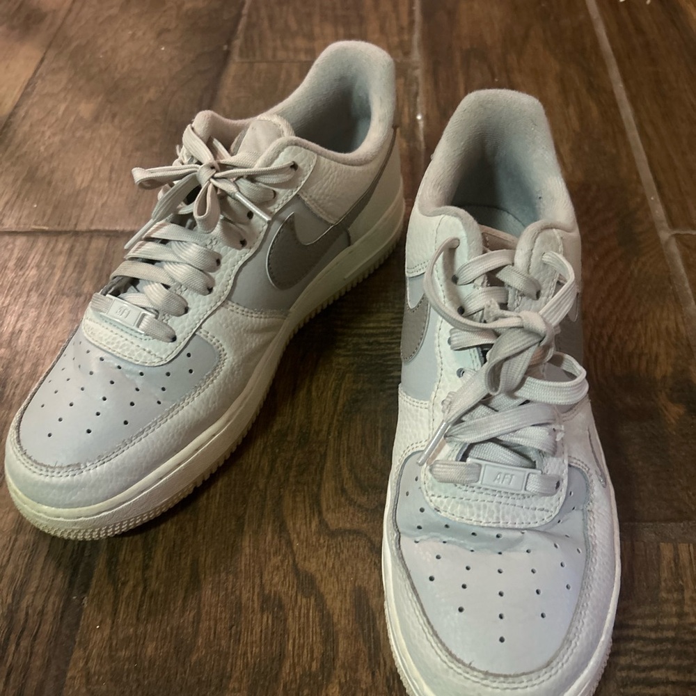 Nike Air Force 1 07 Gray Sneakers
